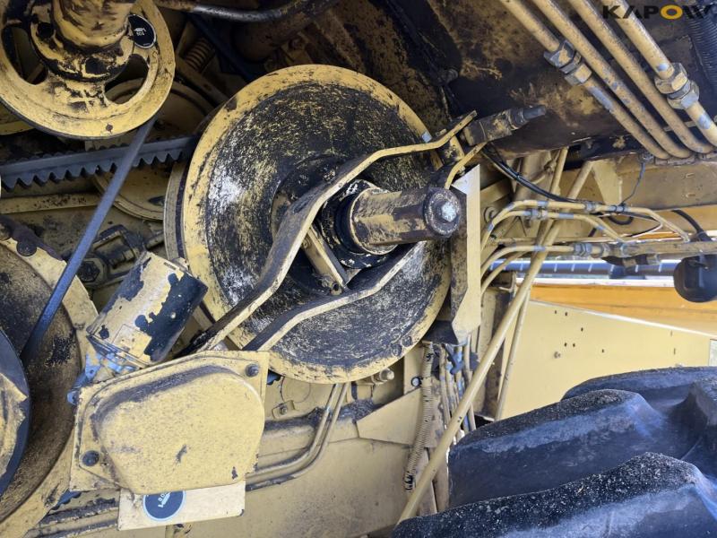 New Holland TX32 with 15 foot header 31