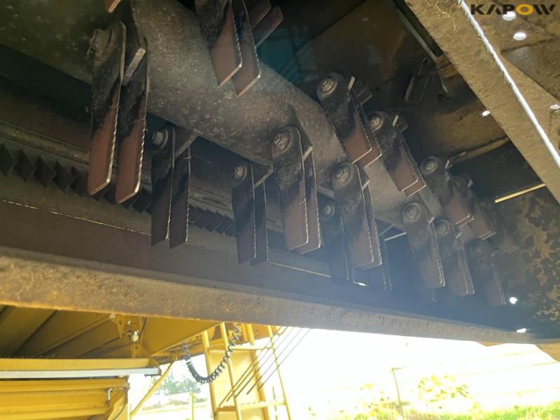 New Holland TX32 with 15 foot header 41