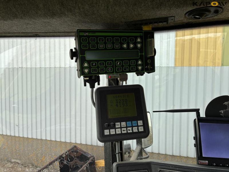 New Holland TX68 plus combine harvester 15