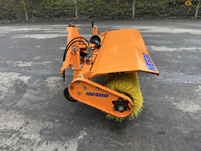 Newbo Fm-1600 swivel sweeper 4