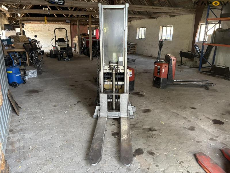 NH SB 500 stainless pallet truck 2