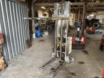 NH SB 500 stainless pallet truck 17