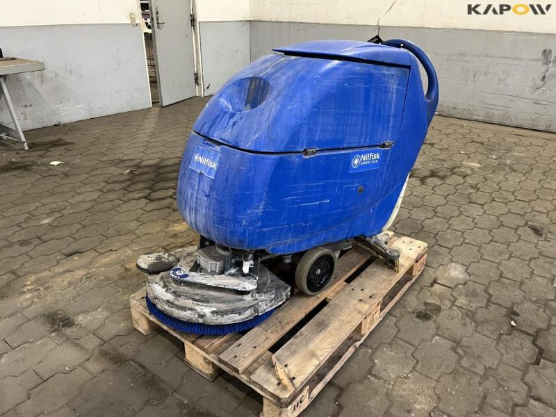 Nilfisk 553BL floor scrubber 1