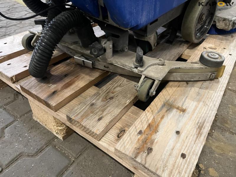 Nilfisk 553BL floor scrubber 10