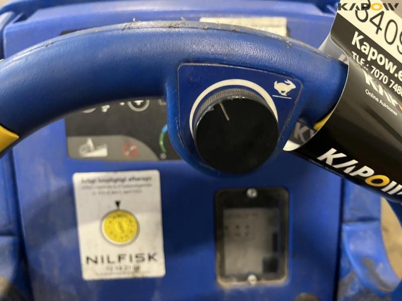 Nilfisk 553BL floor scrubber 15