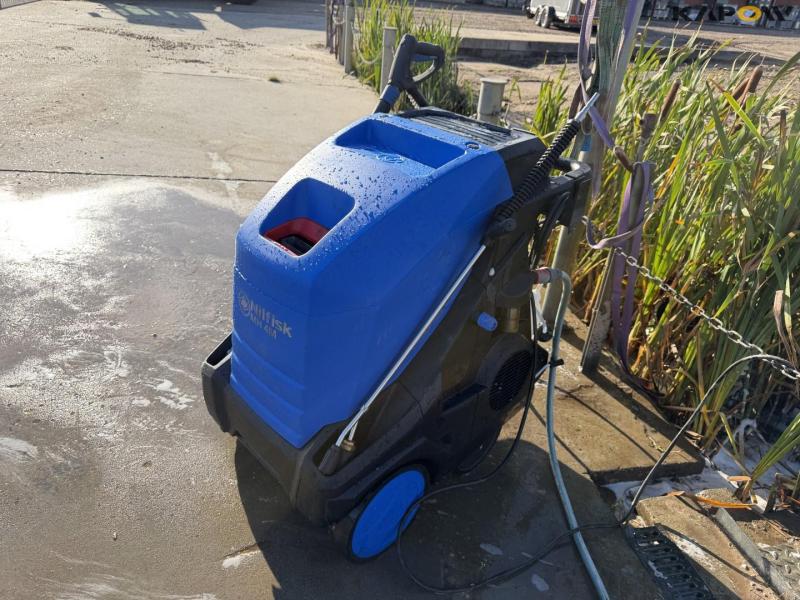 Nilfisk HM 4M hot water cleaner 1