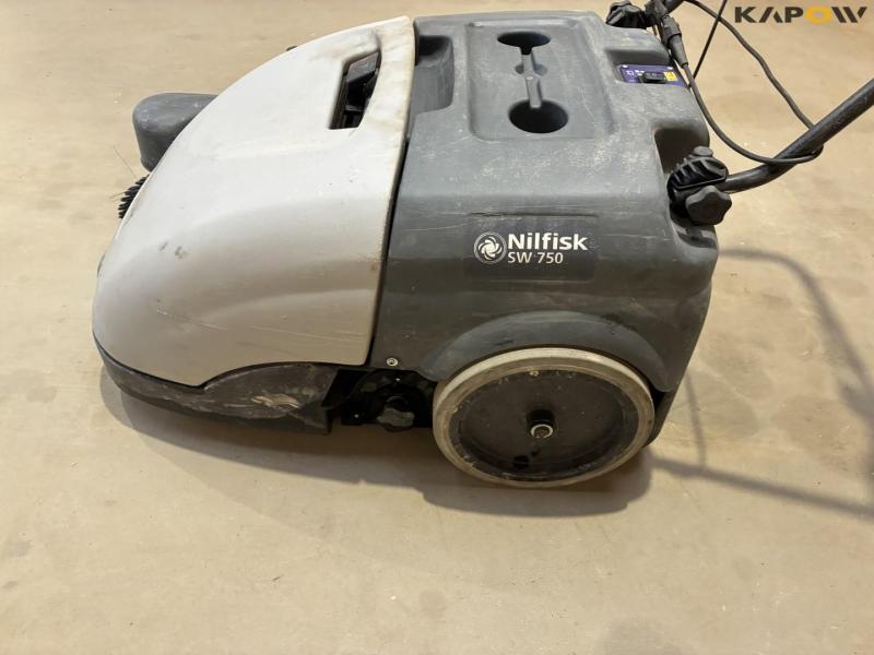 Nilfisk SW750 sweeper 10