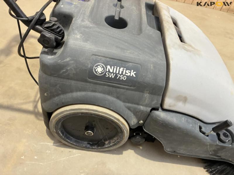 Nilfisk SW750 sweeper 13