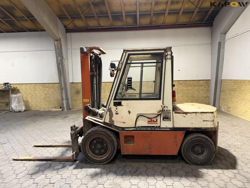 Nissan diesel truck 8