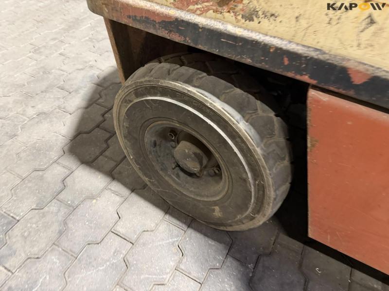 Nissan diesel truck 29