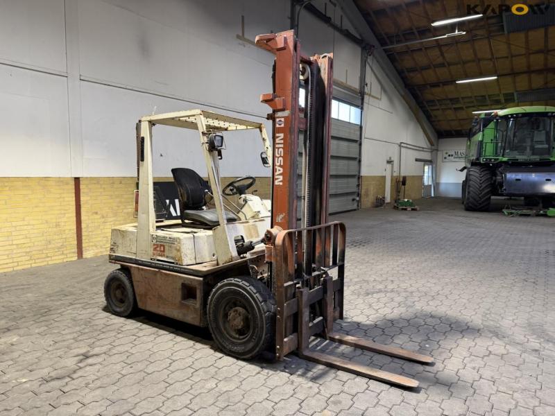 Nissan EH02 A 20U diesel truck 3