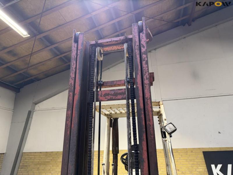 Nissan EH02 A 20U diesel truck 12