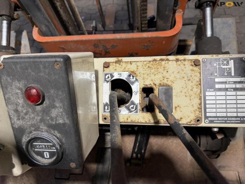 Nissan EH02 A 20U diesel truck 20