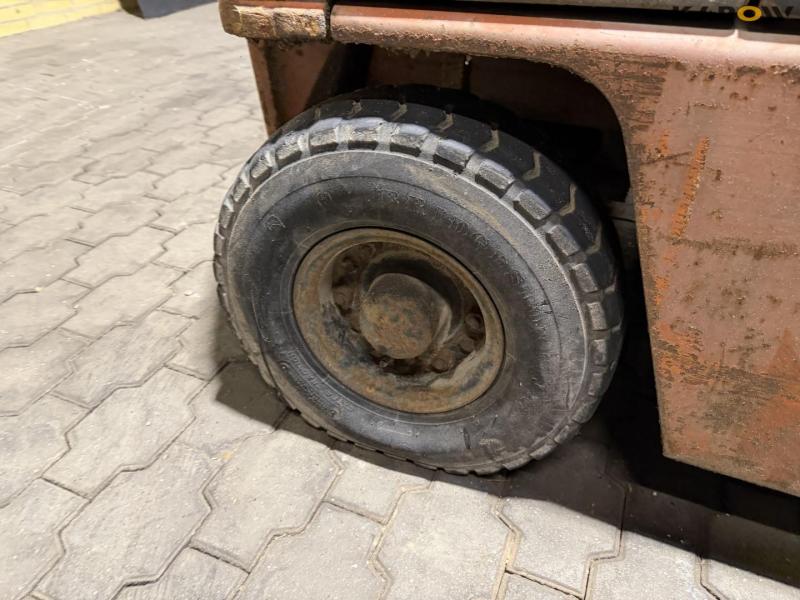 Nissan EH02 A 20U diesel truck 32