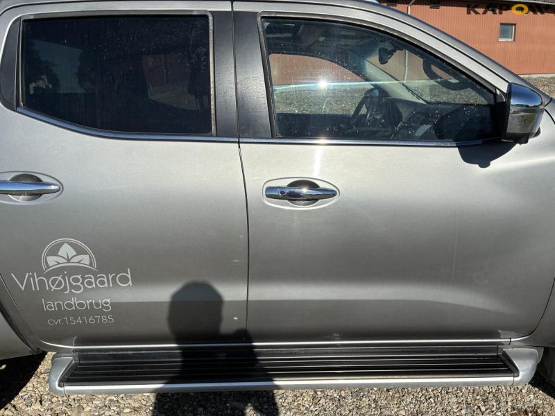 Nissan Navara pickup 10