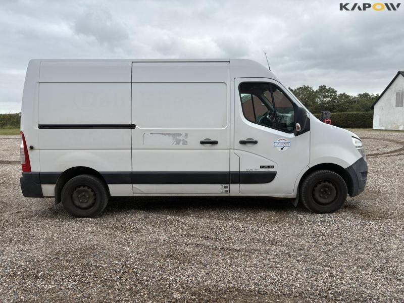 Nissan NV400 van 4