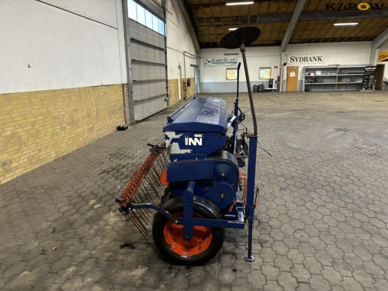 Nordsten Lift-o-Matic CLB 300M seed drill 4
