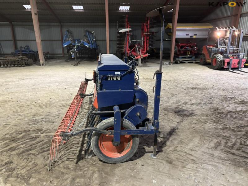 Nordsten lift-o-matic seeder 4