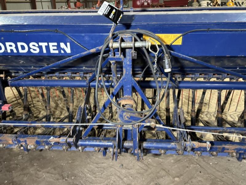Nordsten lift-o-matic seeder 11