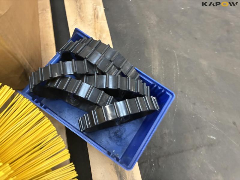 Nylon and steel brushes 18