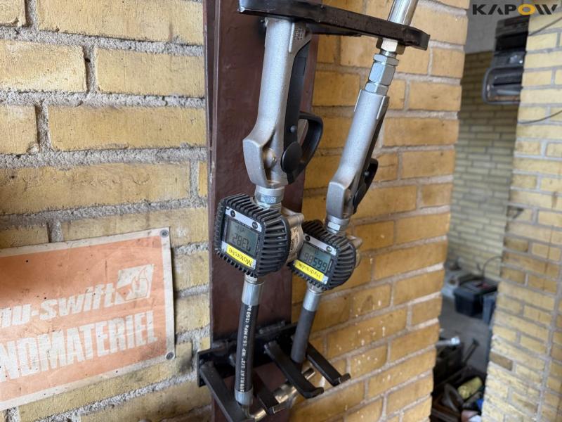 Oil system with 2 pumps and 2 guns 3
