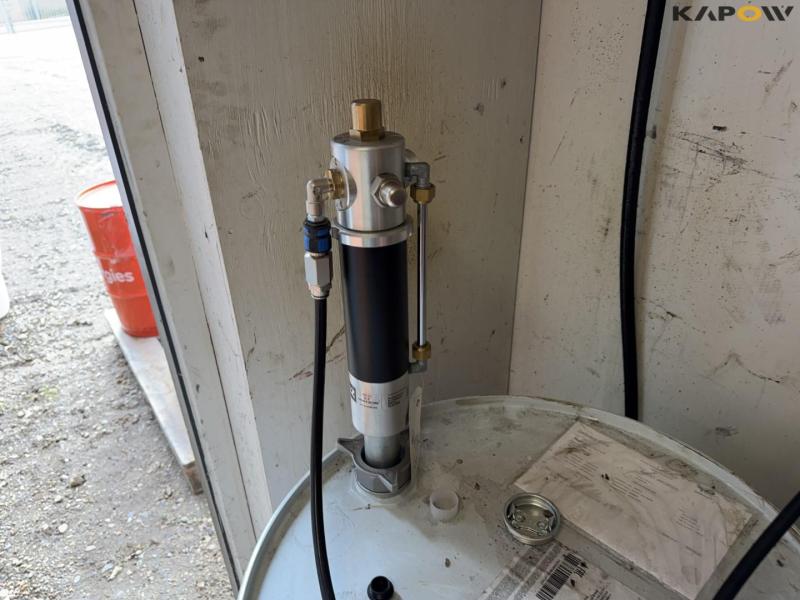 Oil system with 2 pumps and 2 guns 14