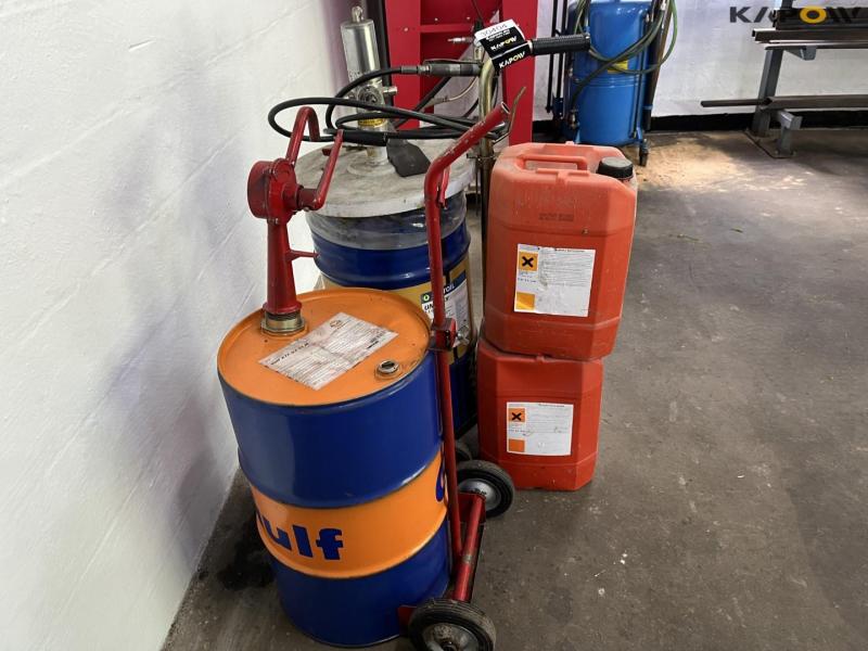 Oil/Grease and coolant 4