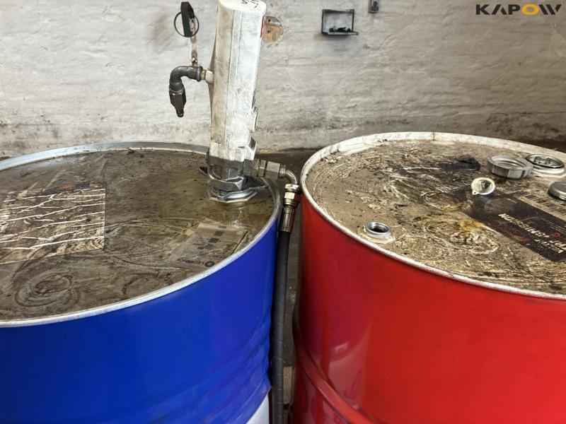 Oil with pump 17