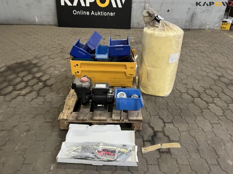 Oil pump with handle and miscellaneous 2