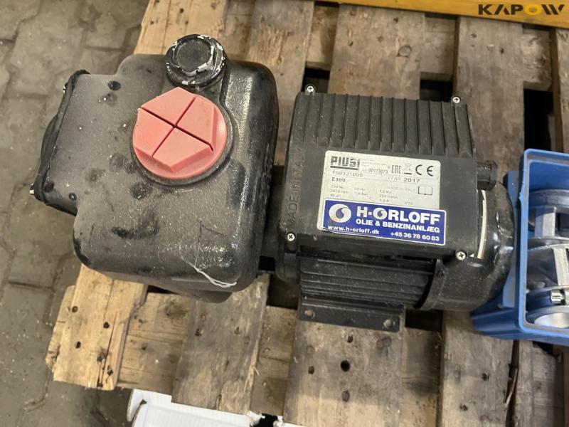 Oil pump with handle and miscellaneous 10