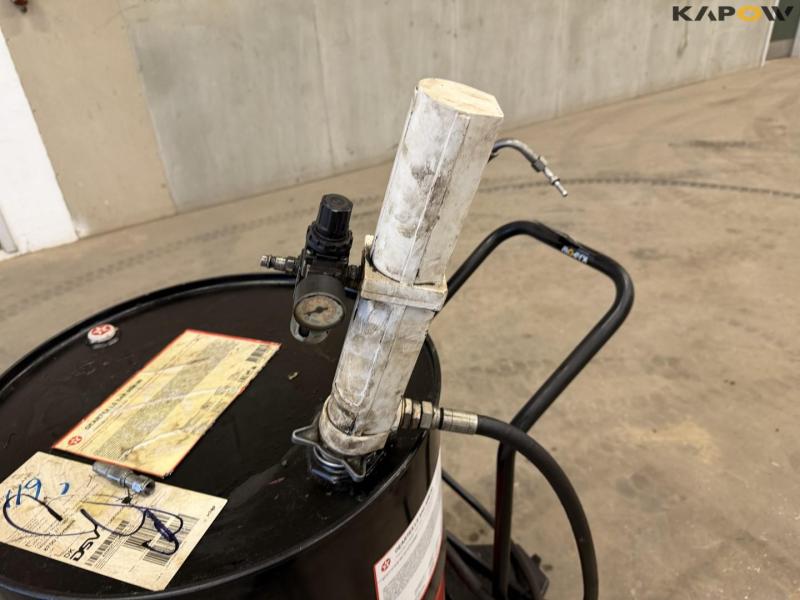 Oil pump and trolley 8