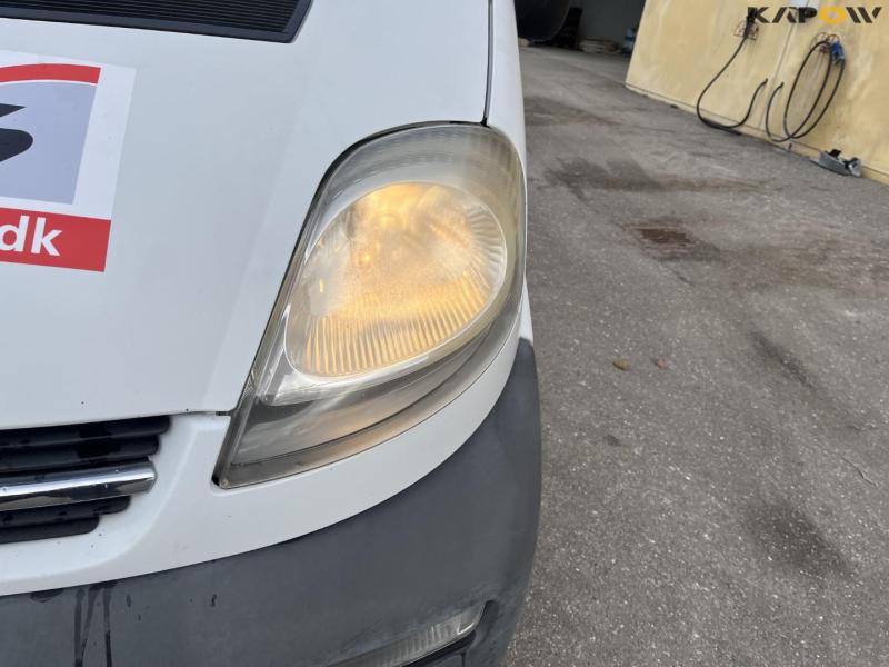 Opel Vivaro 1.9DTI panel van 13