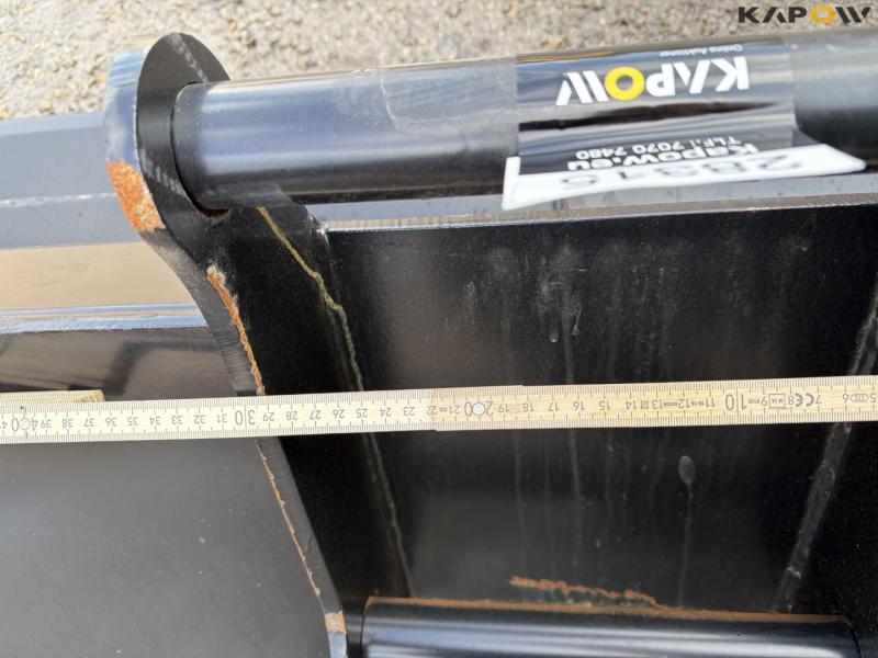 Cleaner bucket with Hydrema hitch 12