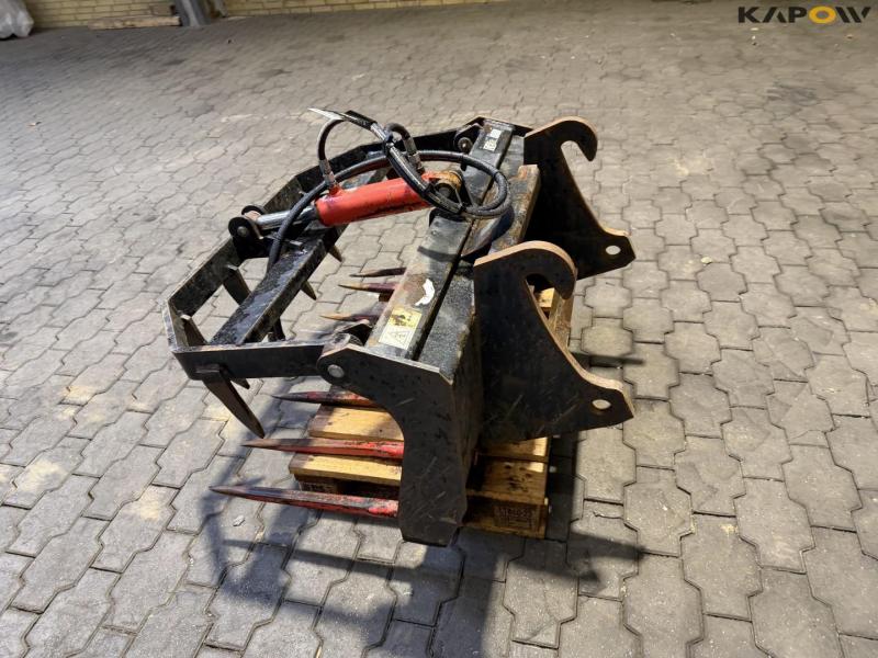 Assault grip with Giant hitch 8