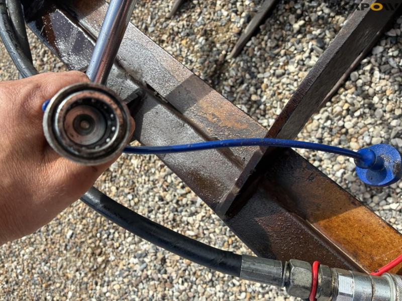 Assault claw with quick hitch for vm loader 11