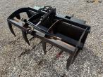 Assault claw with quick hitch for vm loader 1
