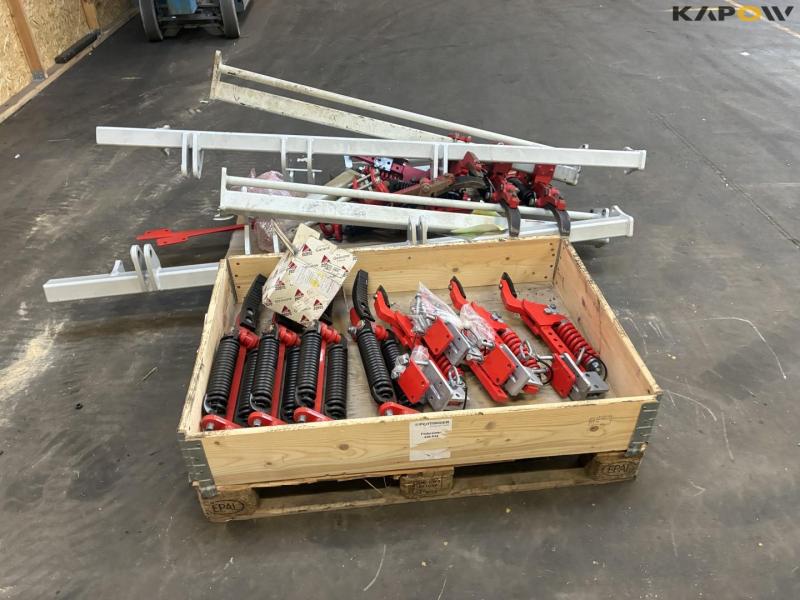 Pöttinger wheel mark eradicator and frame 4