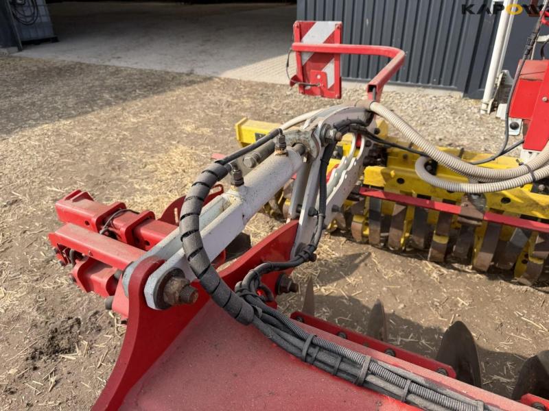 Pöttinger terradisc 4001 harrow with seed equipment 21