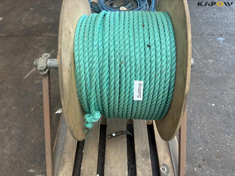 Pallet with rope 9