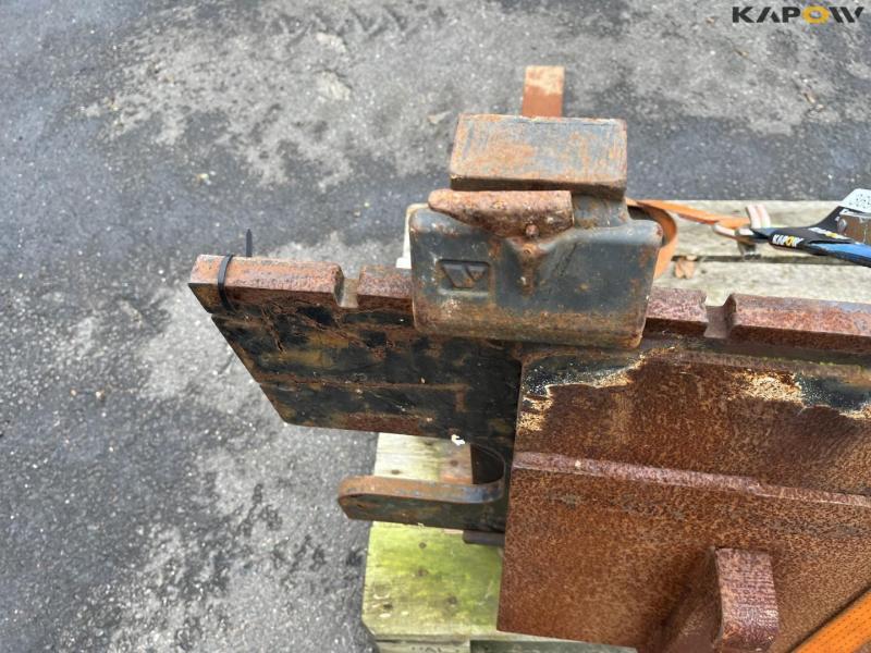 Pallet forks with Avant hitch 13