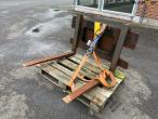 Pallet forks with Avant hitch 1