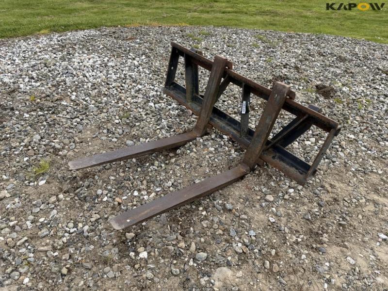 Pallet forks with Euro hitch 1