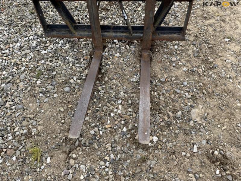 Pallet forks with Euro hitch 11