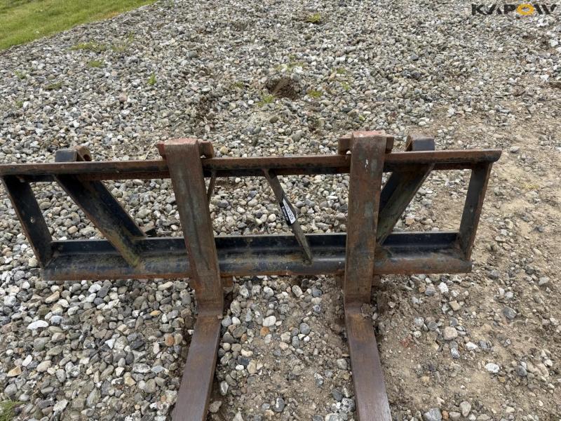 Pallet forks with Euro hitch 12