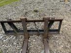 Pallet forks with Euro hitch 12