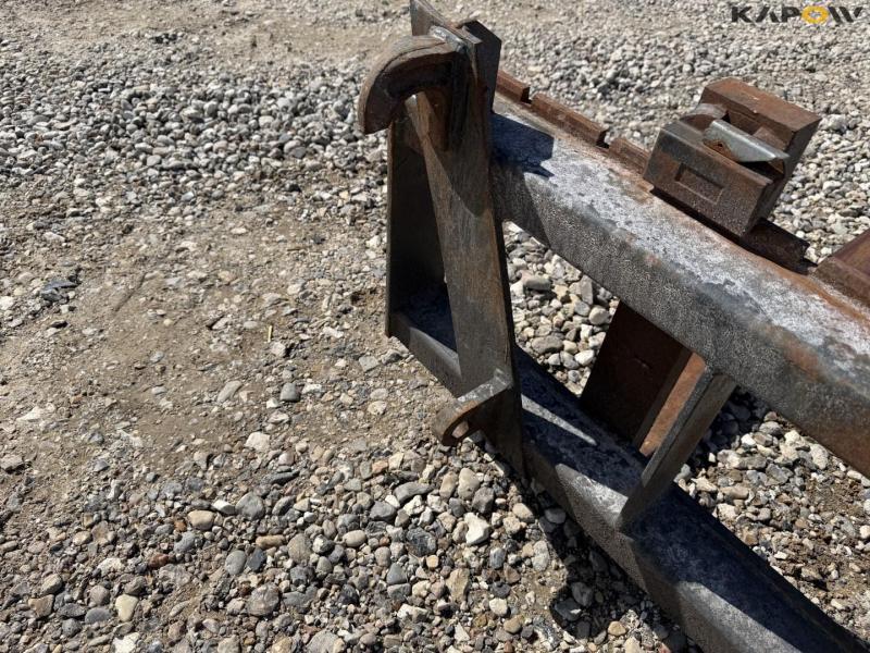 Pallet forks with Euro hitch 9