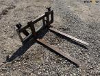 Pallet forks with Euro hitch 3