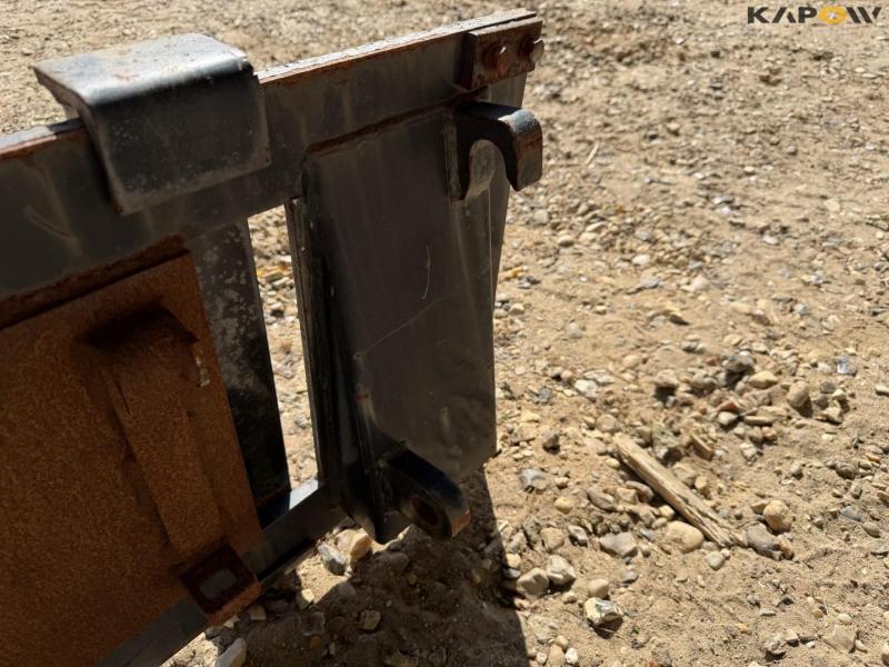 Pallet forks with Euro and Avant hitch 10