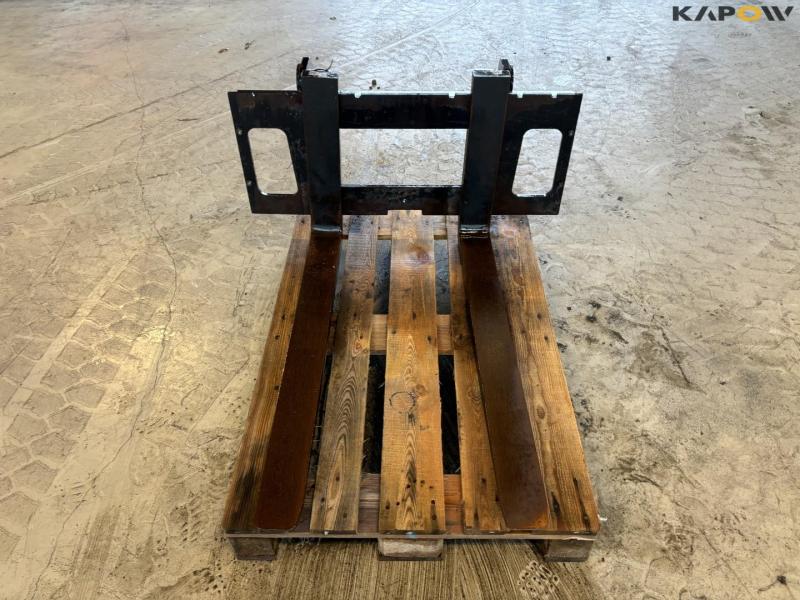 Pallet forks with giant hitch 2