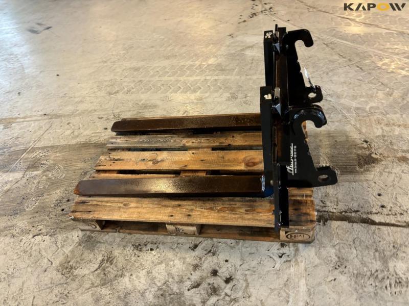 Pallet forks with giant hitch 8